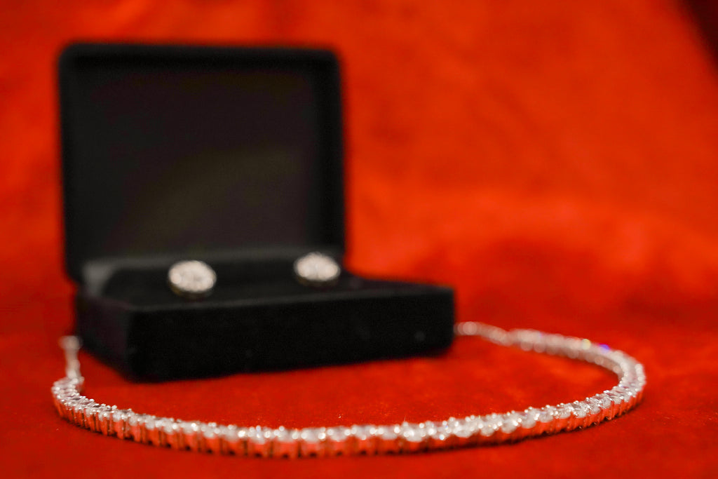 Single-String Necklace & Stud Set