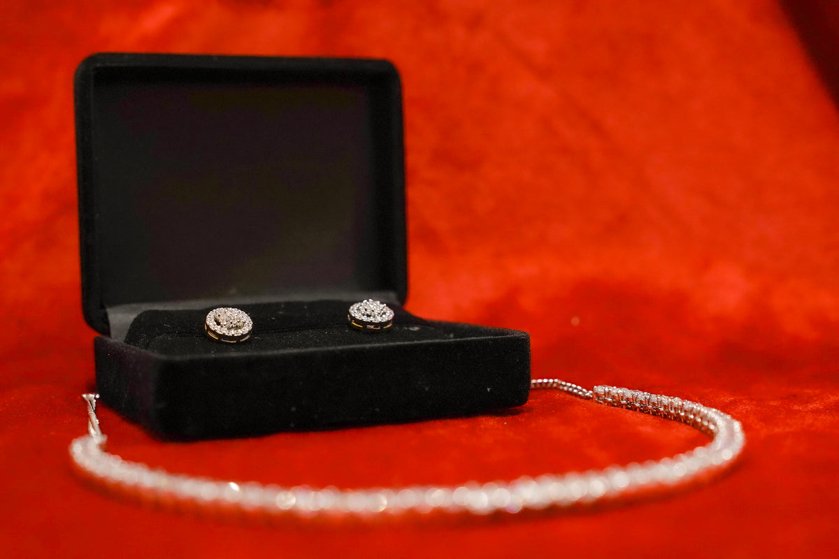 Single-String Necklace & Stud Set