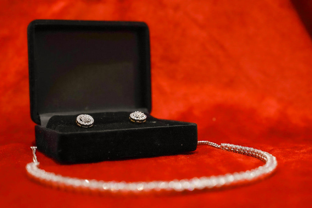 Single-String Necklace & Stud Set