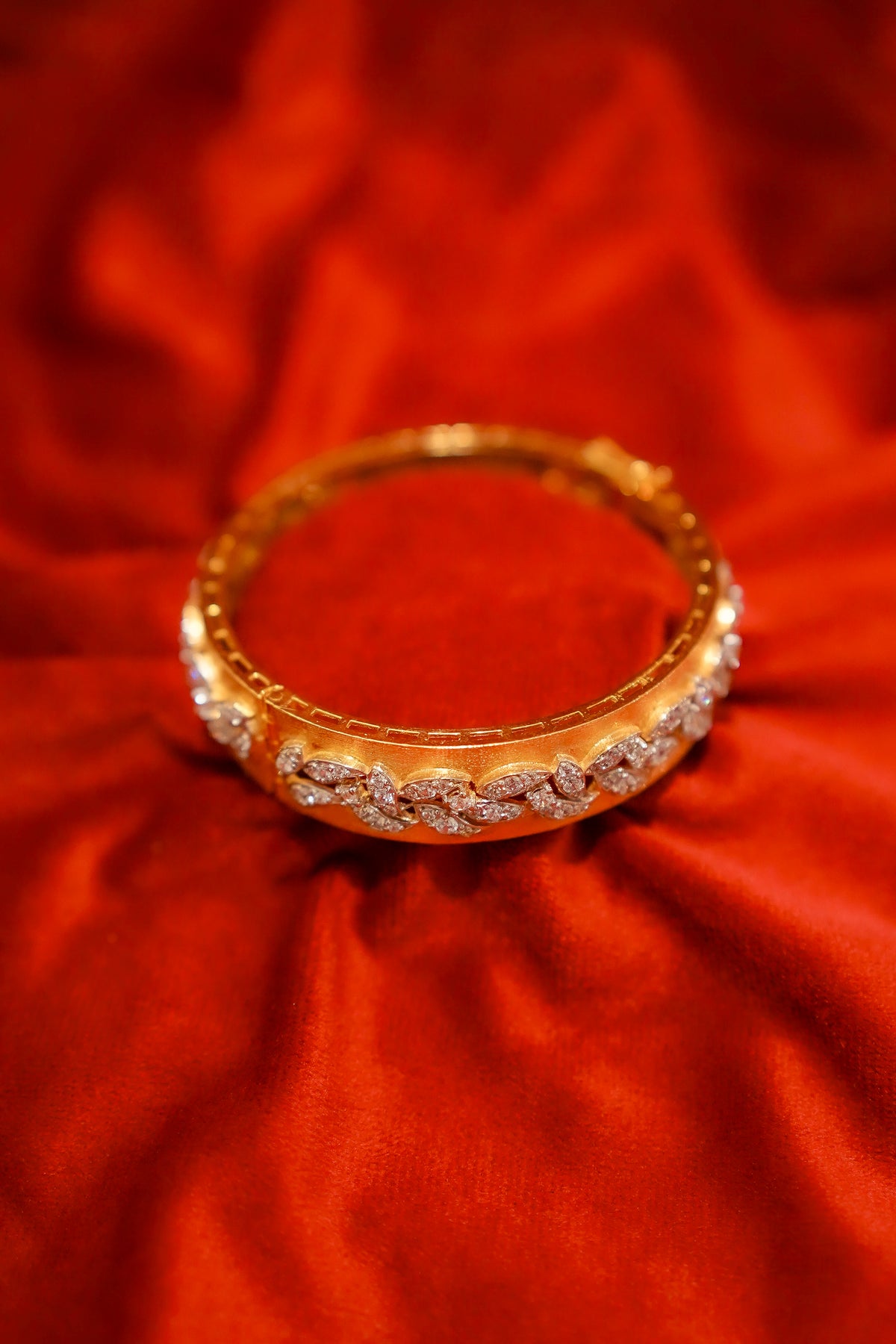 Golden Leaf-Vine Bangle