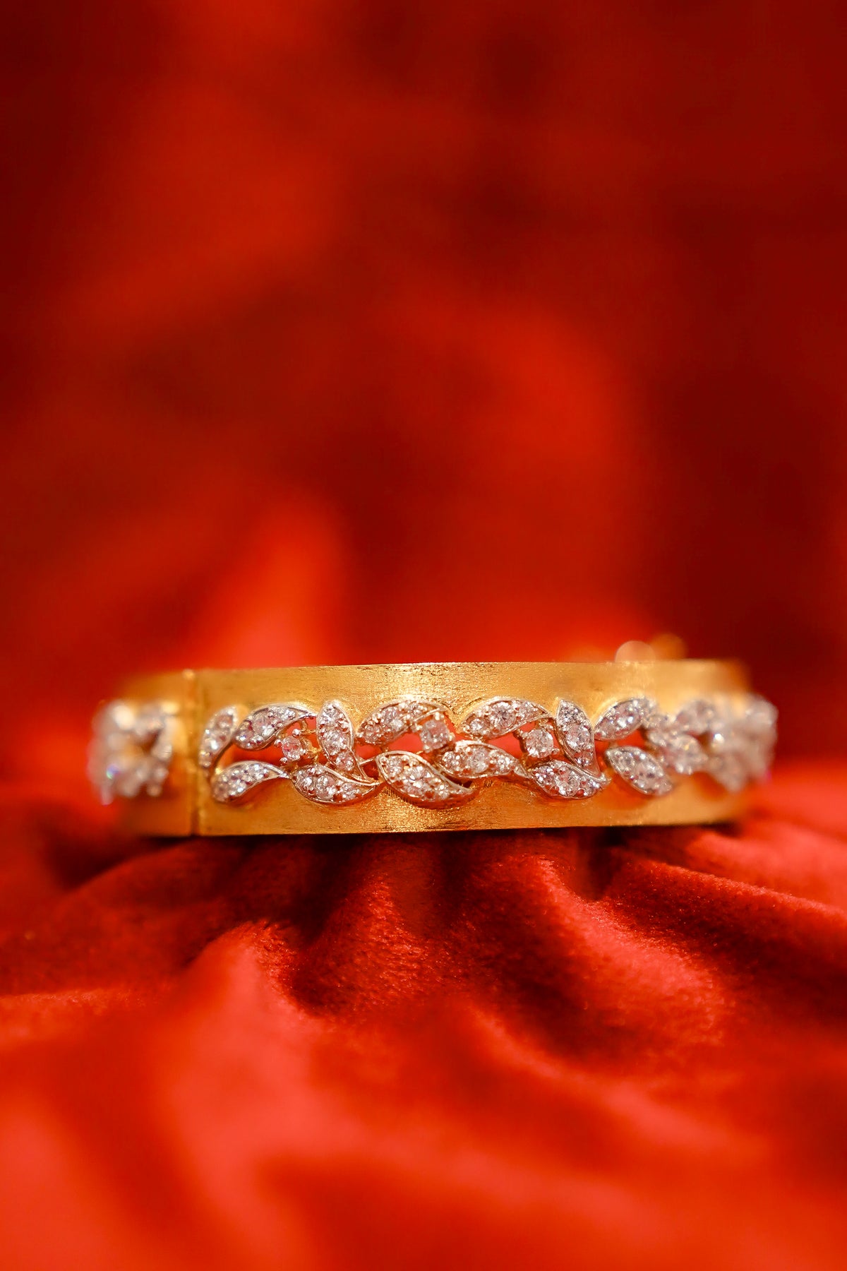 Golden Leaf-Vine Bangle
