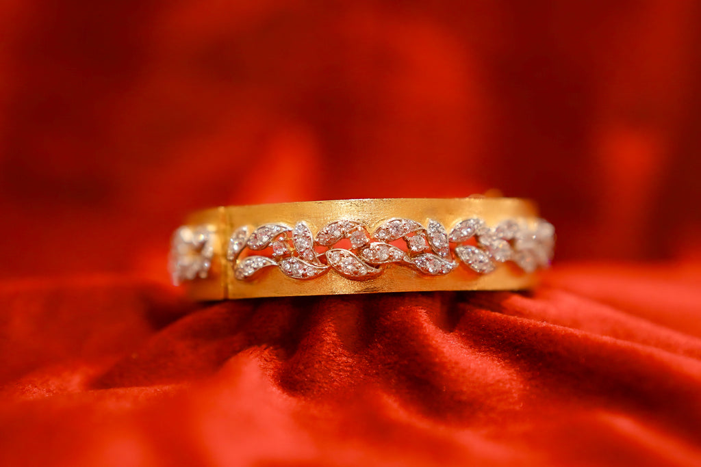 Golden Leaf-Vine Bangle